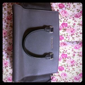 Authentic MICHAEL KORS TOTE black and grey